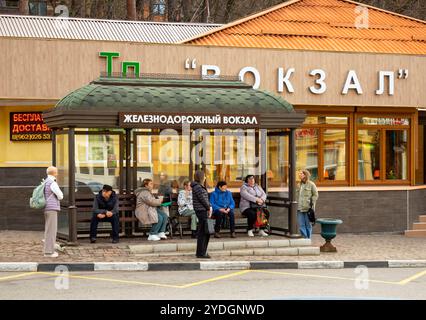 Kislowodsk, Russland - 01. Dezember 2023: Bushaltestelle „Bahnhof, Kislowodsk“ Stockfoto