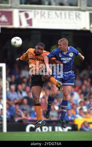 Leicester City gegen Wolverhampton Wanderers in der Filbert Street 1-0 2/9/95 Dean Richards und Iwan Roberts Stockfoto