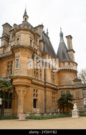 Aylesbury, Großbritannien. April 2024. Waddesdon Manor in Waddesdon bei Aylesbury in Buckinghamshire. Das atemberaubende Manor House und die Gärten sind heute im Besitz des National Trust. „Waddesdon ist ein château im französischen Renaissance-Stil mit einer umfangreichen Kunstsammlung, Landschaftsgärten, Voliere und Waldspielplatz“. Kredit: Maureen McLean/Alamy Stockfoto