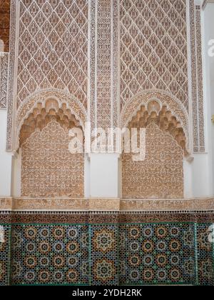 Ben Youssef Madrasa Hofdetail, Marrakesch Stockfoto