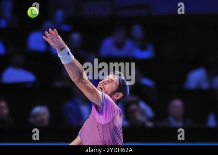 Wien, Wien, Österreich. Oktober 2024. Karen Khachanov, dienen während der ersten Bank Open - ATP500, Herren Tennis (Foto: © Mathias Schulz/ZUMA Press Wire) NUR REDAKTIONELLE VERWENDUNG! Nicht für kommerzielle ZWECKE! Stockfoto