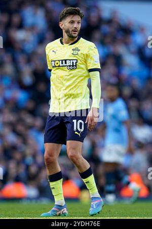 Manchester, Großbritannien. Oktober 2024. Adam Lallana aus Southampton während des Premier League-Spiels im Etihad Stadium in Manchester. Der Bildnachweis sollte lauten: Andrew Yates/Sportimage Credit: Sportimage Ltd/Alamy Live News Stockfoto