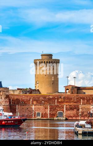 Blick auf die Darsena Vecchia in Livorno, Italien Stockfoto