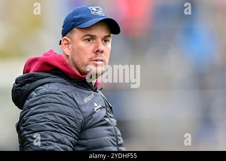 Unterhaching, Deutschland. Oktober 2024. Trainer Marc Unterberger (Unterhaching) Einzelbild, Aktion, 26.10.2024, Unterhaching (Deutschland), Fussball, 3. LIGA, SPVGG UNTERHACHING - VIKTORIA KÖLN, DFB/DFL VORSCHRIFTEN VERBIETEN DIE VERWENDUNG VON FOTOGRAFIEN ALS BILDSEQUENZEN UND/ODER QUASI-VIDEO. Quelle: dpa/Alamy Live News Stockfoto