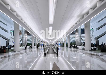 Abu Dhabi, Vereinigte Arabische Emirate - 10. August 2024: Zayed International Airport Terminal A Stockfoto