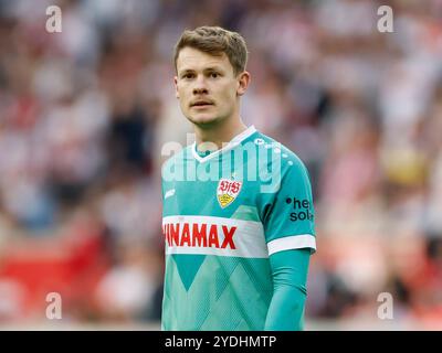 Stuttgart, Deutschland. Oktober 2024. Im Bild: Torwart Alexander Nuebel (VFB Stuttgart, 33), 26.10.2024, Fussball, Bundesliga, VfB Stuttgart - Holstein Kiel, GER, Stuttgart, MHP Arena, DFL-VORSCHRIFTEN VERBIETEN JEDE VERWENDUNG VON FOTOGRAFIEN ALS BILDSEQUENZEN UND/ODER QUASI-VIDEO. Quelle: dpa/Alamy Live News Stockfoto