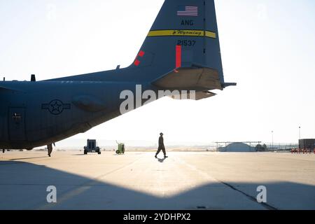 Mitglieder des 124th Fighter Wing starten am 24. Oktober 2024 von Gowan Field, Idaho nach Green Flag West. DIE GFW stellt sicher, dass der 124th Fighter Wing betriebsbereit ist, um weltweit gemeinsame Bodenunterstützung zu leisten. (Foto der U.S. Air National Guard von Staff Sergeant Joseph R. Morgan) Stockfoto