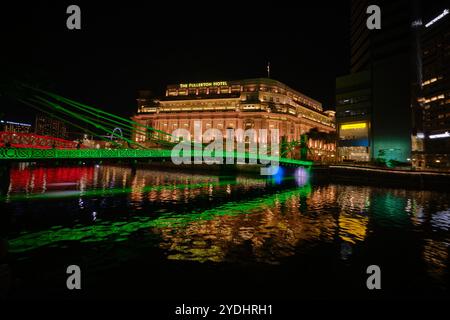 Singapur - 12. August 2024: Fullerton Hotel in Downtown Singapur bei Nacht Stockfoto