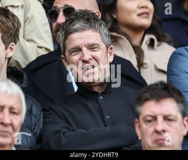 Manchester, Großbritannien. Oktober 2024. Noel Gallagher nahm am 26. Oktober 2024 am 26. Oktober 2024 in Manchester, Großbritannien, beim Premier League-Spiel Manchester City gegen Southampton im Etihad Stadium, Manchester, Teil (Foto: Mark Cosgrove/News Images). (Foto: Mark Cosgrove/News Images/SIPA USA) Credit: SIPA USA/Alamy Live News Stockfoto