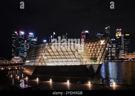 Singapur - 15. August 2024: Louis Vuitton Island Maison, der erste südostasiatische Maison Concept Store Stockfoto