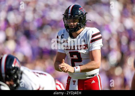 26. Oktober 2024: Der Texas Tech Red Raiders Quarterback Behren Morton (2) wartet auf den Snap während eines Spiels zwischen den Texas Tech Red Raiders und den Texas Christian University Horned Frogs im Amon G. Carter Stadium in Fort Worth, Texas. Freddie Beckwith/CSM Stockfoto