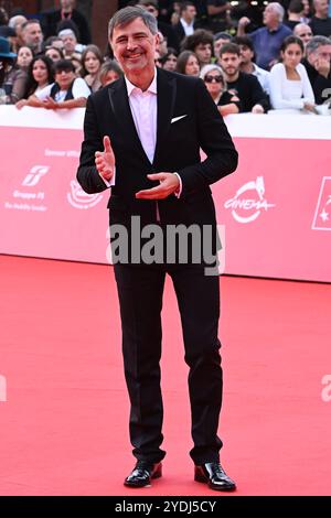 19. Rom Filmfestival Beppe Convertini während des 19. Rom Filmfestivals im Auditorium Parco Della Musica am 26. Oktober 2024 in Rom, Italien Imago-images/Emmefoto Copyright: XImago-images/Emmefotox Stockfoto