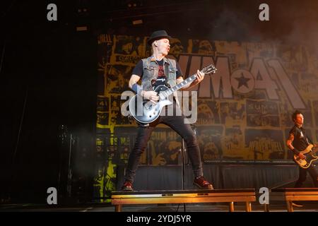 Leeds, England, 26. Oktober 2024. Sum 41, die das erste Date ihrer „Tour of the Setting“-letzten Tour in Großbritannien in der First Direct Arena in Leeds spielen. Quelle: Izzy Clayton/Alamy Live News Stockfoto