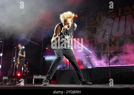 Leeds, England, 26. Oktober 2024. Sum 41, die das erste Date ihrer „Tour of the Setting“-letzten Tour in Großbritannien in der First Direct Arena in Leeds spielen. Quelle: Izzy Clayton/Alamy Live News Stockfoto