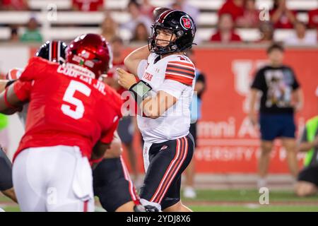 26. Oktober 2024: Utah Utes Quarterback Isaac Wilson (11) wirft einen Pass während eines Spiels zwischen den Utah Utes und den Houston Cougars in Houston, Texas. Trask Smith/CSM Stockfoto