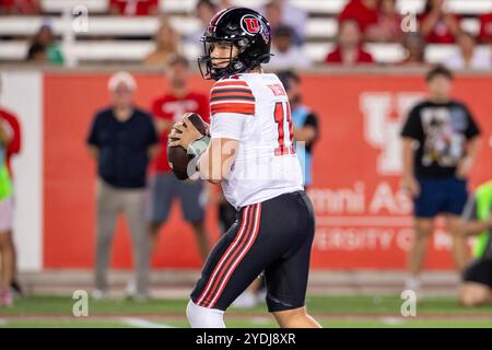 26. Oktober 2024: Utah Utes Quarterback Isaac Wilson (11) versucht, während eines Spiels zwischen den Utah Utes und den Houston Cougars in Houston, Texas, zu bestehen. Trask Smith/CSM Stockfoto