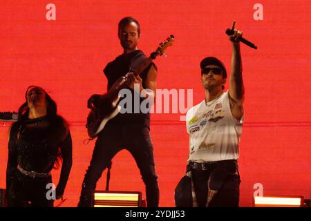 Miami, Usa. Oktober 2024. Sebastian Yatra tritt am Samstag, den 26. Oktober 2024, auf der Bühne während des iHeartRadio's Fiesta Latina 2024 im Kaseya Center in Miami, Florida auf. Foto: Gary i Rothstein/UPI Credit: UPI/Alamy Live News Stockfoto