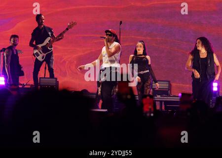 Miami, Usa. Oktober 2024. Sebastian Yatra tritt am Samstag, den 26. Oktober 2024, auf der Bühne während des iHeartRadio's Fiesta Latina 2024 im Kaseya Center in Miami, Florida auf. Foto: Gary i Rothstein/UPI Credit: UPI/Alamy Live News Stockfoto