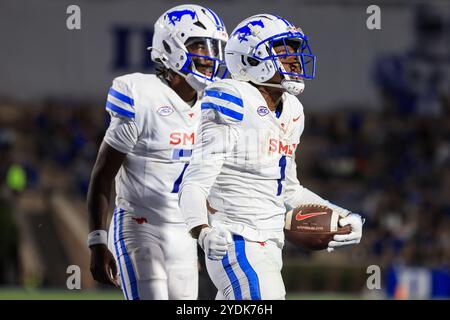 26. Oktober 2024: SMU Mustangs Running Back Brashard Smith (1) feiert einen rasanten Touchdown mit Quarterback Kevin Jennings (7) während des NCAA Foot Stockfoto