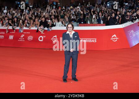 Rom, Italien. Oktober 2024. Schauspieler Johnny Depp besucht den roten Teppich von „Modì – drei Tage auf dem Flügel des Wahnsinns“ während der neunzehnten Ausgabe des Rome Film fest am 26. Oktober 2024 (Foto: Matteo Nardone/Pacific Press) Credit: Pacific Press Media Production Corp./Alamy Live News Stockfoto