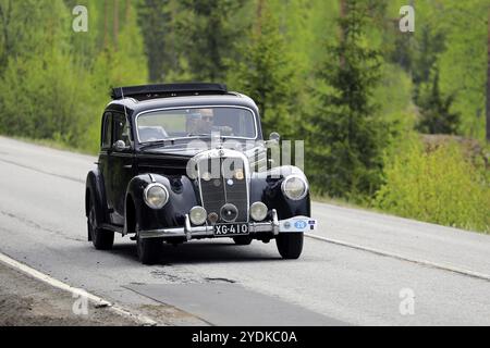 Klassischer Mercedes-Benz 220, Baujahr 1952, Oldtimer-Rallye am Ascension Day von AHS RY, Road 104, Fiskars, Finnland. Mai 2022 Stockfoto