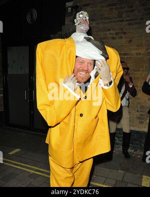 London, Großbritannien. Oktober 2024. Leigh Francis auf der Hallowzeem jährlichen Halloween-Geburtstagsparty The Conduit, Langley Street, am Freitag, den 25. Oktober 2024 in London, England, Großbritannien. CAP/CAN © CAN/Capital Pictures Credit: Capital Pictures/Alamy Live News Stockfoto