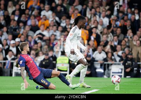 Madrid, Spanien. Oktober 2024. Eduardo Camavinga von Real Madrid im Spiel der La Liga 2024/25 zwischen Real Madrid und FC Barcelona im Santiago Bernabeu Stadion. Endergebnis Real Madrid 0 vs. Barcelona 4 Credit: SOPA Images Limited/Alamy Live News Stockfoto