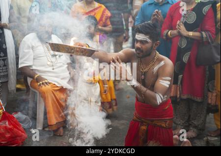 21.01.2019, Singapur, Republik Singapur, Asien, Ein frommer Hindu bereitet sich auf die Thaipusam-Festprozession im Sri Srinivasa Perumal-Tempel vor Stockfoto