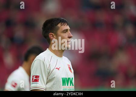 Keven Schlotterbeck, FCA 31 im Spiel FC AUGSBURG - BORUSSIA DORTMUND 2-1 am 26. Oktober 2024 in Augsburg. Saison 2024/2025, 1.Bundesliga, FCA, BVB, Spieltag 8, 8.Spieltag-Fotograf: ddp-Bilder / STAR-Bilder - DFL-VORSCHRIFTEN VERBIETEN JEDE VERWENDUNG VON FOTOGRAFIEN als BILDSEQUENZEN und/oder QUASI-VIDEO - Stockfoto