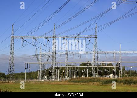 Umspannwerk zur Stromübertragung durch das Reservekraftwerk Fingrid Oyj Forssa. Forssa, Finnland. 9. September 2022 Stockfoto