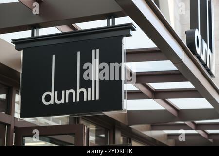 Suzhou, China-20. August 2023: dunhill Store Sign Markenlogo Stockfoto