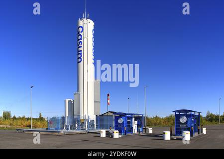 Gasumverflüssigtes Erdgas, LNG und verflüssigtes Biogas, LBG, Tankstelle für Schwertransporte in Lieto, Finnland. September 2022 Stockfoto