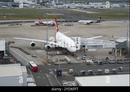 21.09.2019, Sydney, New South Wales, Australien, Ein Passagierflugzeug der Qantas Airways Airbus A380-800 steht am Gate des Kingsford Smith International Stockfoto