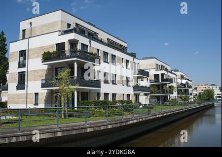 13.06.2019, Berlin, Deutschland, Europa, neue Wohnhäuser am Wasser auf der Tegeler Insel am Tegeler Hafen, Europa Stockfoto