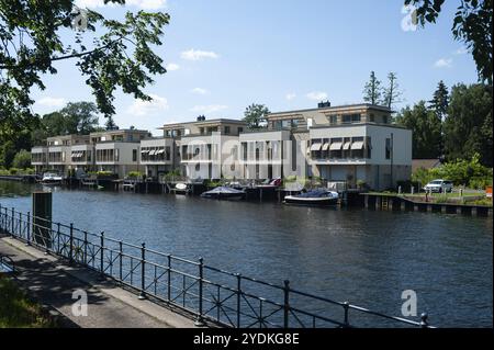 13.06.2019, Berlin, Deutschland, Europa, exklusive Luxuswohnungen am Ufer des Tegeler Fliess- und Tegel-Hafens auf der Humboldt-Insel in Tegel, Europa Stockfoto