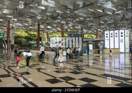 28.04.2019, Singapur, Republik Singapur, Asien, Blick auf die Abflughalle mit dem Check-in-Bereich in Terminal 3 am Flughafen Changi, Asien Stockfoto