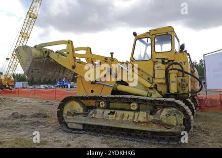 HYVINKAA, FINNLAND, 11. SEPTEMBER 2015: Alter Cat 977-Kettendozer auf der MAXPO 2015 Stockfoto