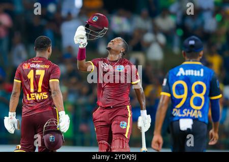 (241027) -- KANDY, 27. Oktober 2024 (Xinhua) -- Evin Lewis (C) von West Indies reagiert nach dem dritten Leg des One Day International (ODI) Cricket Matches zwischen Sri Lanka und West Indies im Pallekele International Cricket Stadium in Kandy, Sri Lanka, am 26. Oktober 2024. (Sri Lanka Cricket/Handout via Xinhua) Stockfoto