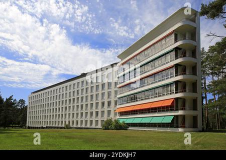 Paimio Sanatorium, entworfen von dem finnischen Architekten Alvar Aalto und fertiggestellt 1933 an einem sonnigen Sommertag. Paimio, Finnland. Juni 2019 Stockfoto