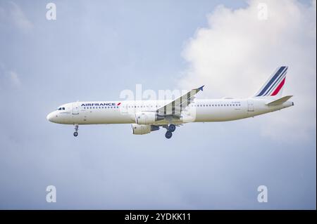 02.06.2024, Berlin, Deutschland, Europa, ein Air France Airbus A321-212 Passagierflugzeug mit der Registrierung F-GTAS im Anflug auf Berlin Brandenburg B Stockfoto