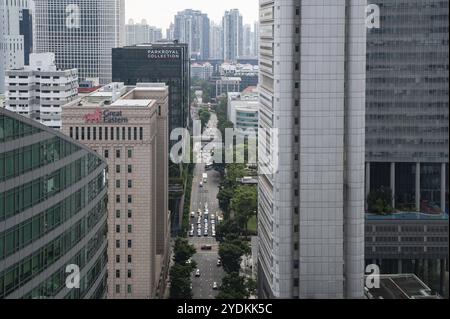 01.08.2023, Singapur, Republik Singapur, Asien, Blick von der Green Oasis Aussichtsplattform des neuen CapitaSpring Wolkenkratzers zum Geschäftszentrum Stockfoto