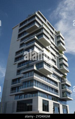 24.06.2019, Berlin, Deutschland, Europa, Blick auf die luxuriösen Wohnhochhäuser am Spreeufer in Berlin-Friedrichshain, Europa Stockfoto