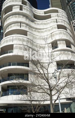 16. September 2018, Sydney, New South Wales, Australien, Ein Blick auf moderne Wohngebäude in der Anadara Residence entlang des Fußgängergehäuses Wulugul Walk in Stockfoto