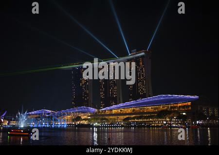 09.11.2018, Singapur, Republik Singapur, Asien, die nächtliche Lasershow im Marina Bay Sands Hotel, Asien Stockfoto