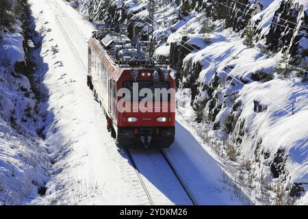 Ttr99 MEERI Gleiskontrollfahrzeug von italienischem MERMEC auf Diagnosefahrt auf der finnischen Küstenbahn, Ankunft in Salo, Finnland. Februar 2022 Stockfoto