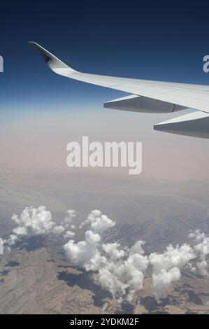 05.06.2019, Oman, Flug mit einem Qatar Airways Airbus A350 über Oman auf dem Weg nach Doha, Asien Stockfoto