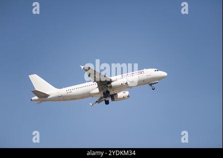 04.06.2023, Berlin, Deutschland, Europa, Ein von Avion Express Malta betriebenes Passagierflugzeug des Eurowings Airbus A320-200 mit der Registrierung 9H-AMV Stockfoto