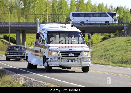 Salo, Finnland. Mai 2019. Getunter Ford Ranger Pickup Truck auf der Straße auf Salon Maisema Cruising 2019 Stockfoto