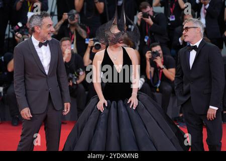 Todd Phillips, Lady Gaga und Joaquin Phoenix besuchen den roten Teppich „Joker:Folie à deux“ während des 81. Internationalen Filmfestivals von Venedig am 4. September 2024. Stockfoto