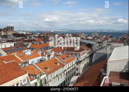 11.06.2018, Lissabon, Portugal, Europa, Blick auf das historische Zentrum Baixa der portugiesischen Hauptstadt mit dem Tejo im Hintergrund, Europa Stockfoto
